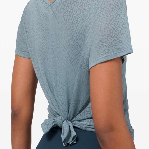 Lululemon Loop Around Tee - Picture 6 of 6